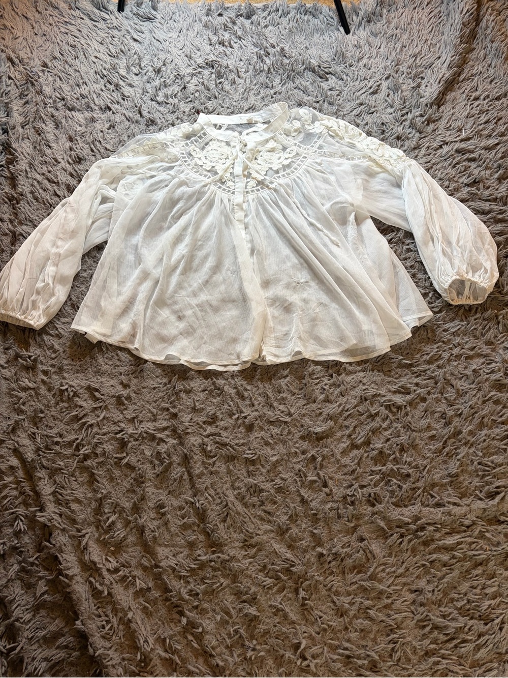 White sheer Allison floral embroidered mesh yoke flowy chiffon blouse sz S